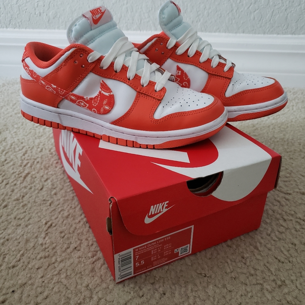 nike dunk low ess
